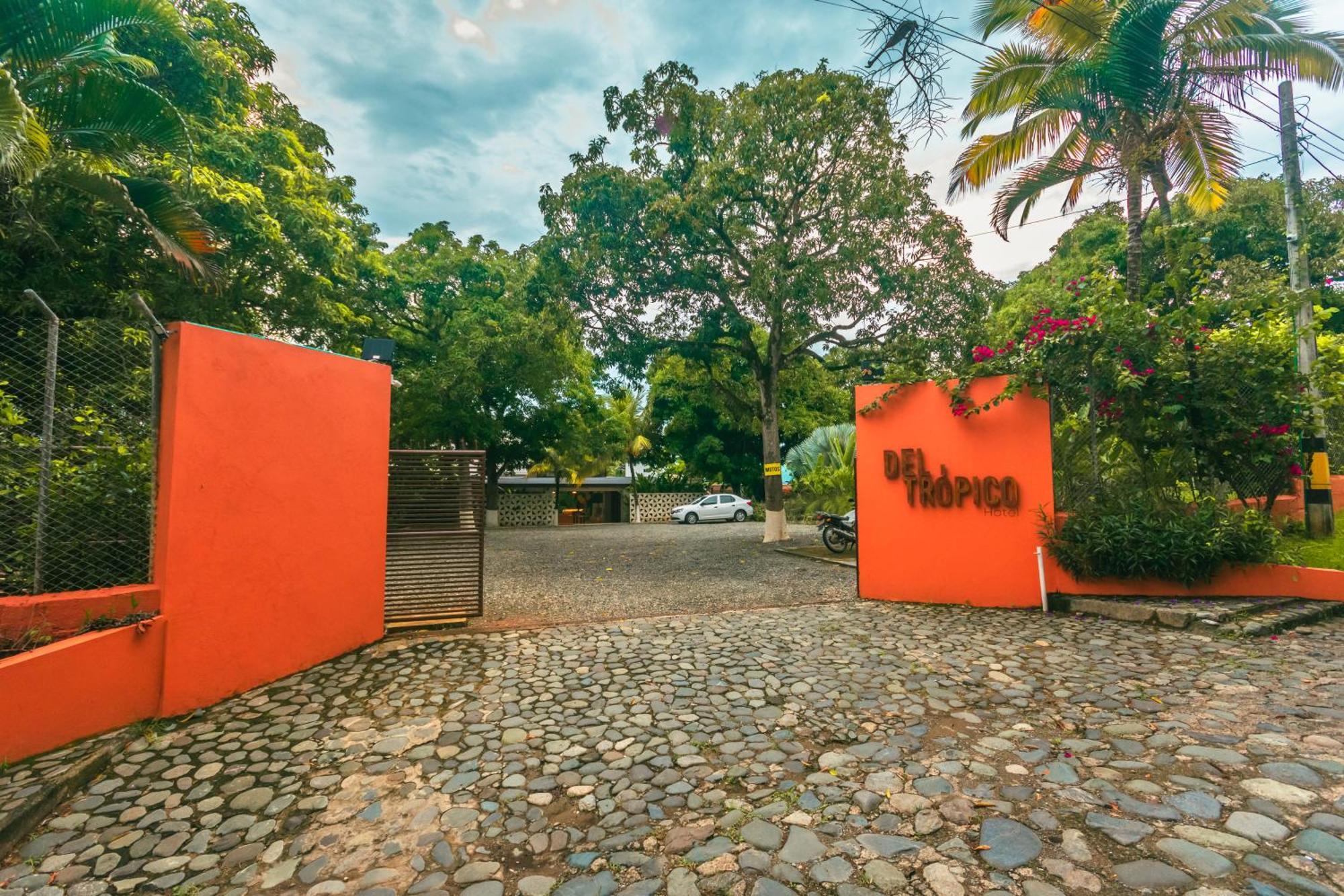 Del Tropico Hotel Sopetran Exterior photo